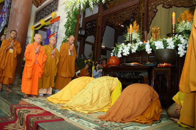 Chùm ảnh: Các đoàn viếng tang lễ HT. Thích Minh Châu - Sáng 06/09/2012