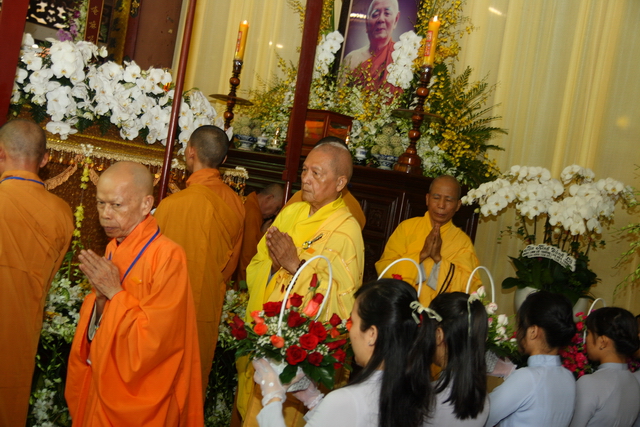 Chùm ảnh: Các đoàn viếng tang lễ HT. Thích Minh Châu - Sáng 06/09/2012