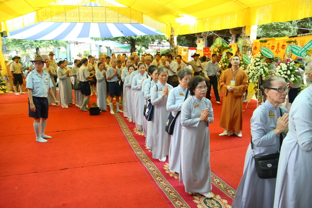 Chùm ảnh: Các đoàn viếng tang lễ HT. Thích Minh Châu - Sáng 06/09/2012