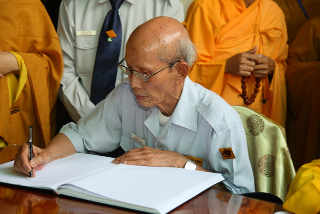 Chùm ảnh: Các đoàn viếng tang lễ HT. Thích Minh Châu - Sáng 06/09/2012