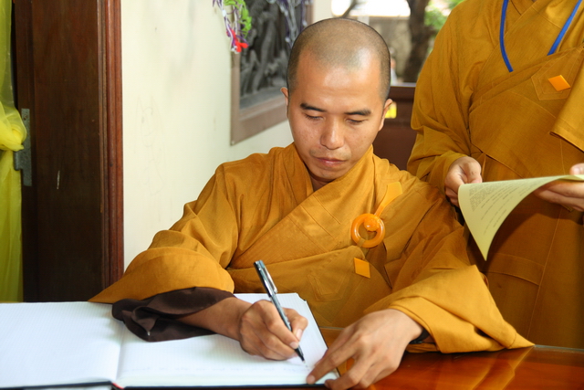 Chùm ảnh: Các đoàn viếng tang lễ HT. Thích Minh Châu - Sáng 06/09/2012
