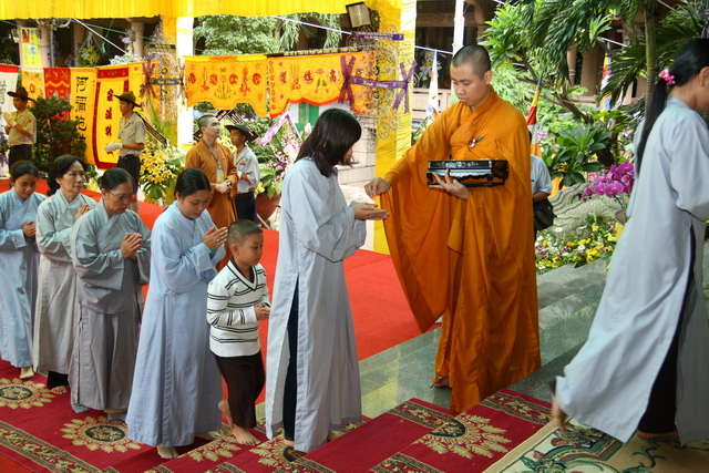 Chùm ảnh: Các đoàn viếng tang lễ HT. Thích Minh Châu - Sáng 06/09/2012