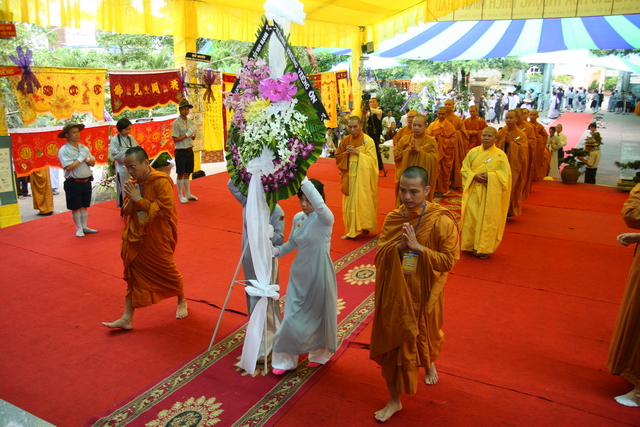 Chùm ảnh: Các đoàn viếng tang lễ HT. Thích Minh Châu - Sáng 06/09/2012