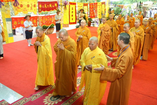 Chùm ảnh: Các đoàn viếng tang lễ HT. Thích Minh Châu - Sáng 06/09/2012