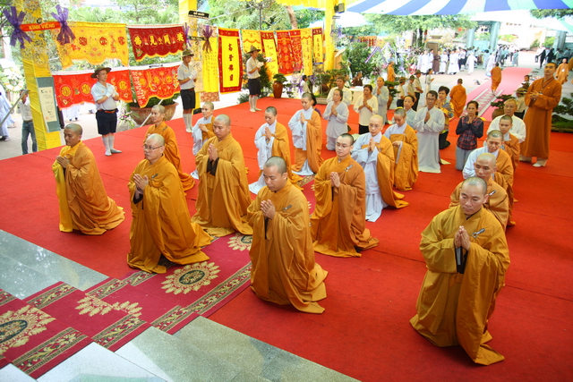 Chùm ảnh: Các đoàn viếng tang lễ HT. Thích Minh Châu - Sáng 06/09/2012