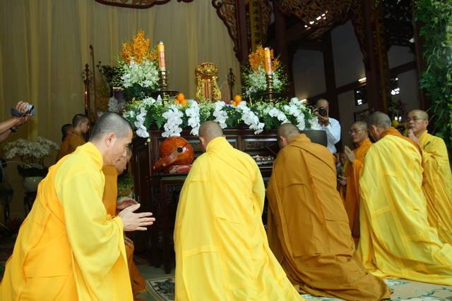Chùm ảnh: Các đoàn viếng tang lễ HT. Thích Minh Châu - Sáng 06/09/2012