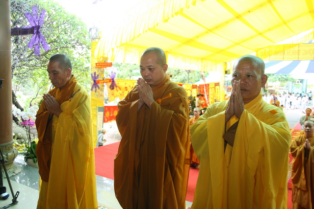 Chùm ảnh: Các đoàn viếng tang lễ HT. Thích Minh Châu - Sáng 06/09/2012