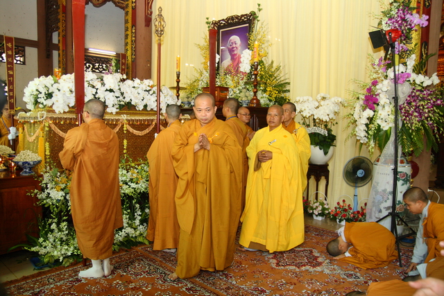 Chùm ảnh: Các đoàn viếng tang lễ HT. Thích Minh Châu - Sáng 06/09/2012