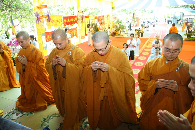 Chùm ảnh: Các đoàn viếng tang lễ HT. Thích Minh Châu - Sáng 06/09/2012