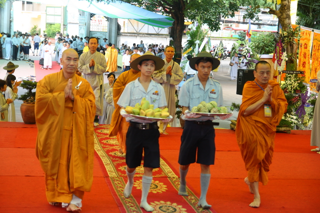 Chùm ảnh: Các đoàn viếng tang lễ HT. Thích Minh Châu - Sáng 06/09/2012