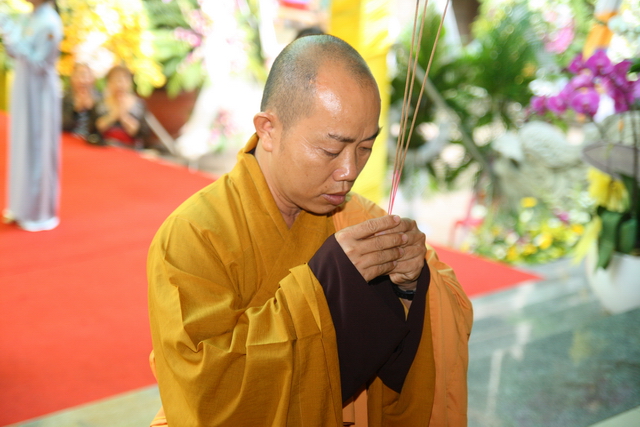 Chùm ảnh: Các đoàn viếng tang lễ HT. Thích Minh Châu - Sáng 06/09/2012