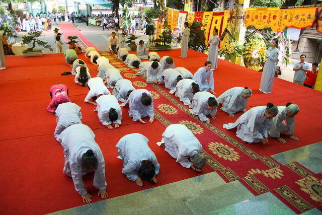 Chùm ảnh: Các đoàn viếng tang lễ HT. Thích Minh Châu - Sáng 06/09/2012