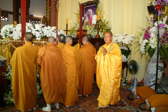 Chùm ảnh: Các đoàn viếng tang lễ HT. Thích Minh Châu - Sáng 06/09/2012