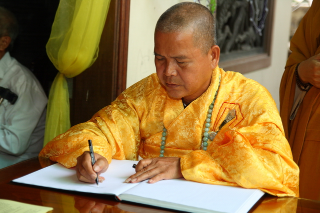 Chùm ảnh: Các đoàn viếng tang lễ HT. Thích Minh Châu - Sáng 06/09/2012