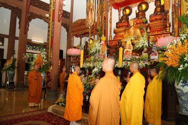 Chùm ảnh: Các đoàn viếng tang lễ HT. Thích Minh Châu - Sáng 06/09/2012