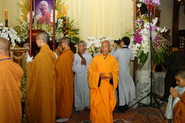 Chùm ảnh: Các đoàn viếng tang lễ HT. Thích Minh Châu - Sáng 06/09/2012