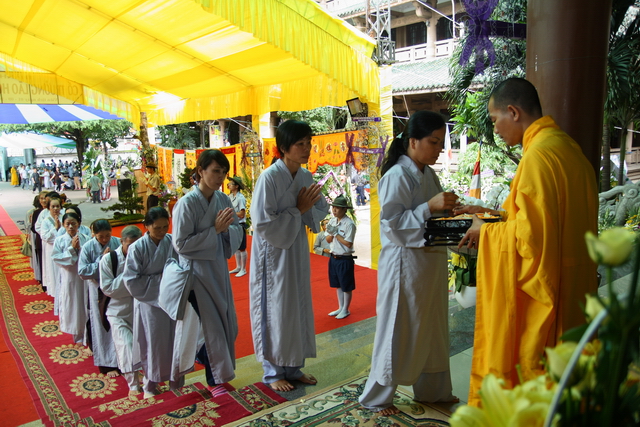 Chùm ảnh: Các đoàn viếng tang lễ HT. Thích Minh Châu - Sáng 06/09/2012