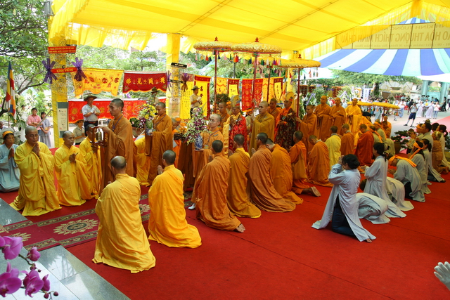 Chùm ảnh: Các đoàn viếng tang lễ HT. Thích Minh Châu - Sáng 06/09/2012