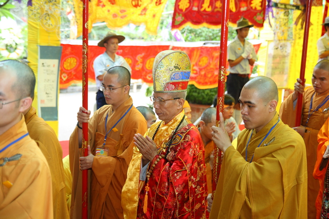 Chùm ảnh: Các đoàn viếng tang lễ HT. Thích Minh Châu - Sáng 06/09/2012