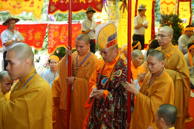 Chùm ảnh: Các đoàn viếng tang lễ HT. Thích Minh Châu - Sáng 06/09/2012