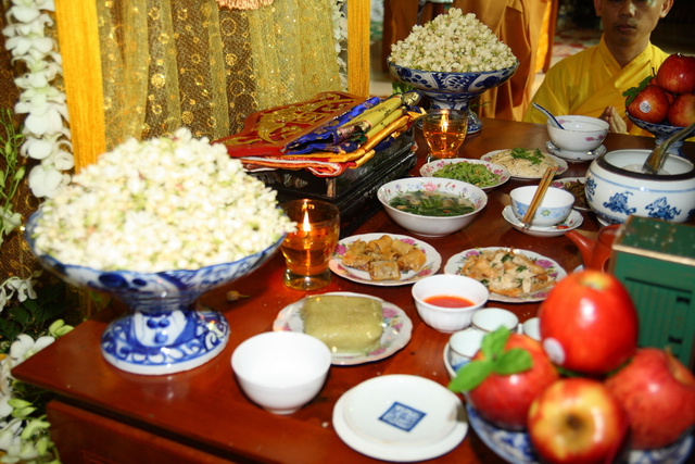 Chùm ảnh: Các đoàn viếng tang lễ HT. Thích Minh Châu - Sáng 06/09/2012