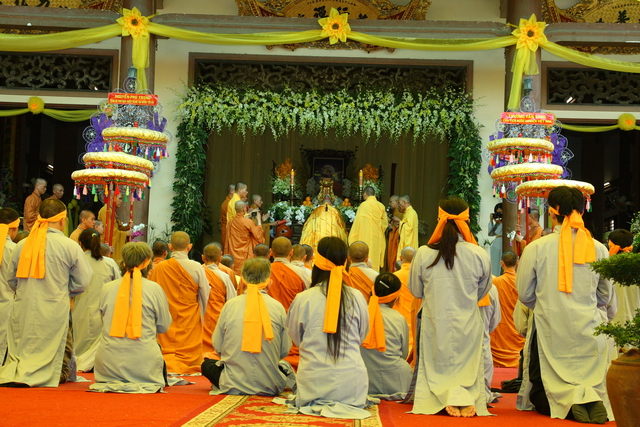 Chùm ảnh: Các đoàn viếng tang lễ HT. Thích Minh Châu - Sáng 06/09/2012
