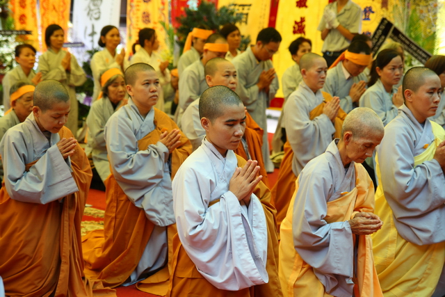 Chùm ảnh: Các đoàn viếng tang lễ HT. Thích Minh Châu - Sáng 06/09/2012