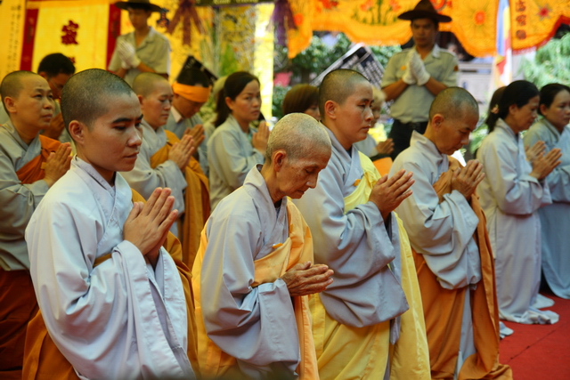 Chùm ảnh: Các đoàn viếng tang lễ HT. Thích Minh Châu - Sáng 06/09/2012