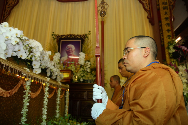 Chùm ảnh: Các đoàn viếng tang lễ HT. Thích Minh Châu - Sáng 06/09/2012