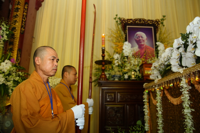 Chùm ảnh: Các đoàn viếng tang lễ HT. Thích Minh Châu - Sáng 06/09/2012