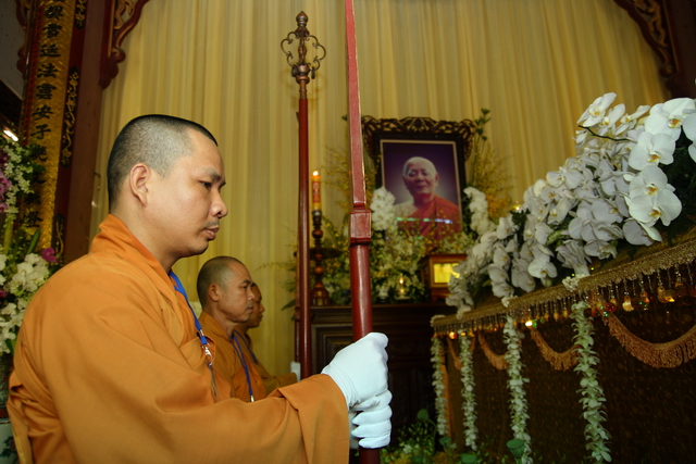 Chùm ảnh: Các đoàn viếng tang lễ HT. Thích Minh Châu - Sáng 06/09/2012