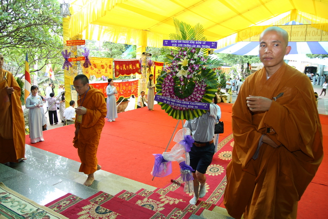 Chùm ảnh: Các đoàn viếng tang lễ HT. Thích Minh Châu - Sáng 06/09/2012