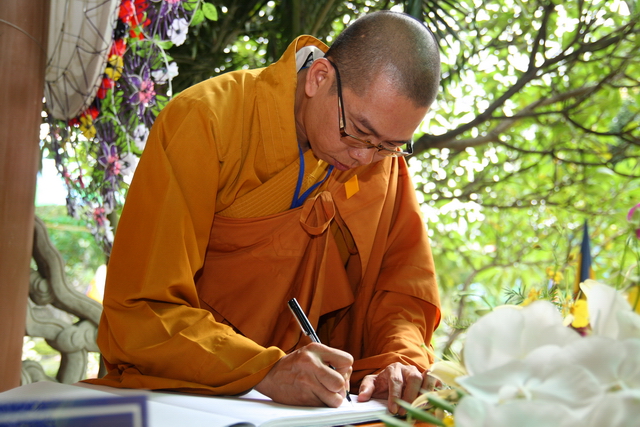 Chùm ảnh: Các đoàn viếng tang lễ HT. Thích Minh Châu - Chiều 06/09/2012