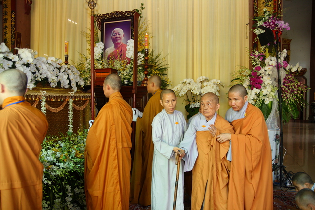 Chùm ảnh: Các đoàn viếng tang lễ HT. Thích Minh Châu - Chiều 06/09/2012