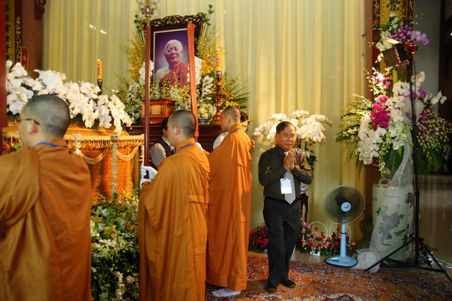 Chùm ảnh: Các đoàn viếng tang lễ HT. Thích Minh Châu - Chiều 06/09/2012