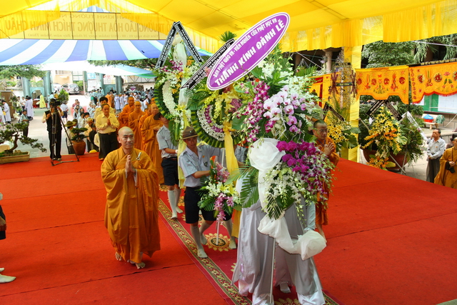 Chùm ảnh: Các đoàn viếng tang lễ HT. Thích Minh Châu - Chiều 06/09/2012