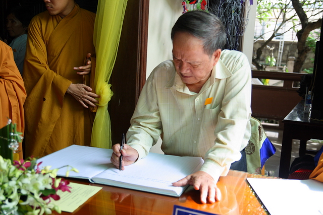 Chùm ảnh: Các đoàn viếng tang lễ HT. Thích Minh Châu - Chiều 06/09/2012