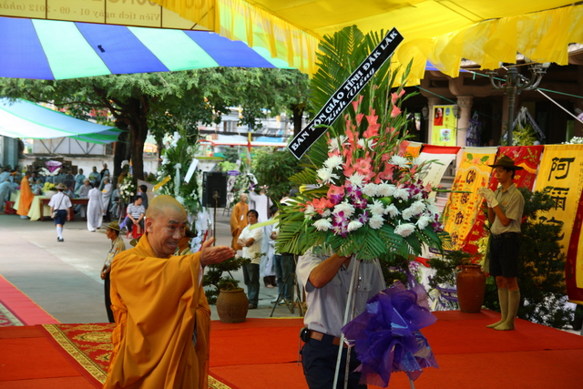 Chùm ảnh: Các đoàn viếng tang lễ HT. Thích Minh Châu - Chiều 06/09/2012