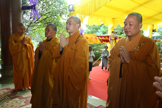 Chùm ảnh: Các đoàn viếng tang lễ HT. Thích Minh Châu - Chiều 06/09/2012