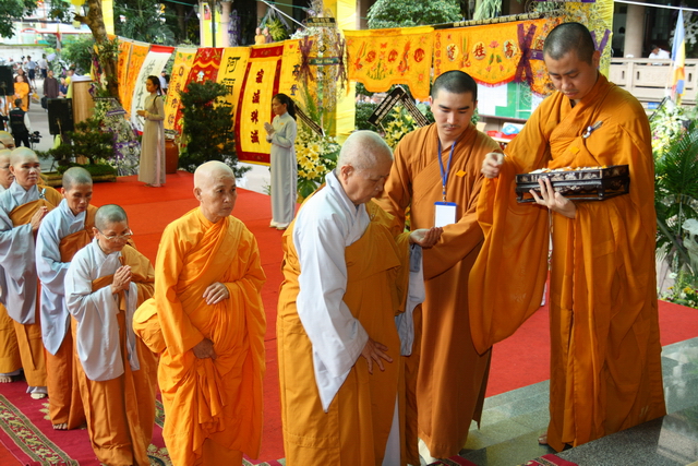 Chùm ảnh: Các đoàn viếng tang lễ HT. Thích Minh Châu - Chiều 06/09/2012