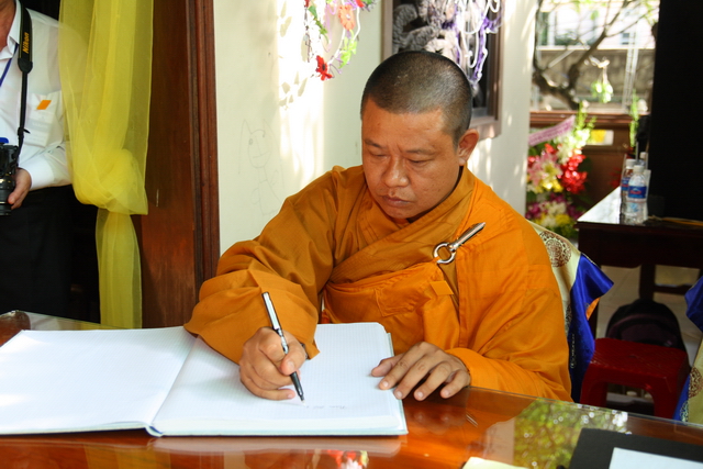 Chùm ảnh: Các đoàn viếng tang lễ HT. Thích Minh Châu - Chiều 06/09/2012