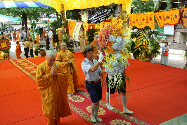 Chùm ảnh: Các đoàn viếng tang lễ HT. Thích Minh Châu - Chiều 06/09/2012