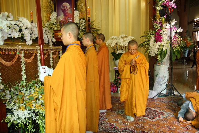 Chùm ảnh: Các đoàn viếng tang lễ HT. Thích Minh Châu - Chiều 06/09/2012