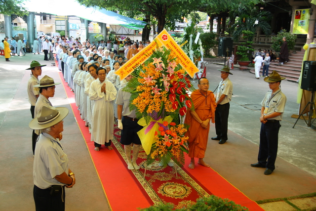 Chùm ảnh: Các đoàn viếng tang lễ HT. Thích Minh Châu - Chiều 06/09/2012