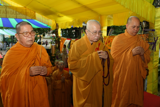 Chùm ảnh: Các đoàn viếng tang lễ HT. Thích Minh Châu - Chiều 06/09/2012