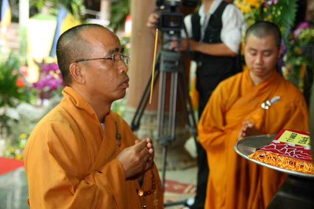 Chùm ảnh: Các đoàn viếng tang lễ HT. Thích Minh Châu - Chiều 06/09/2012