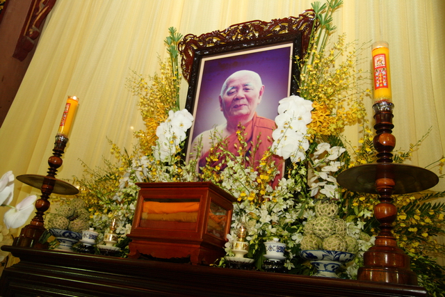 Chùm ảnh: Các đoàn viếng tang lễ HT. Thích Minh Châu - Chiều 06/09/2012