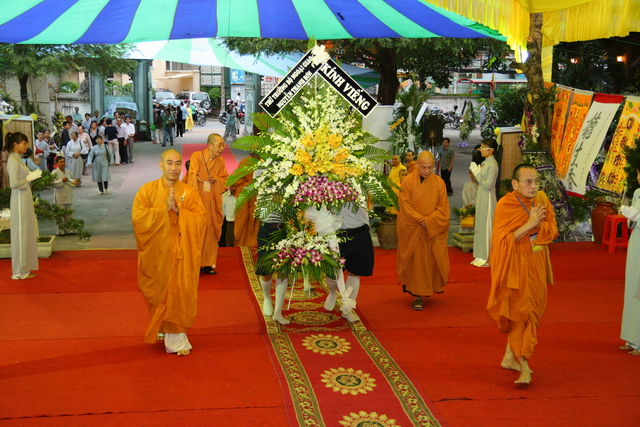 Chùm ảnh: Các đoàn viếng tang lễ HT. Thích Minh Châu - Chiều 06/09/2012