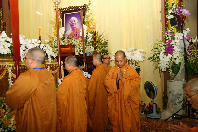 Chùm ảnh: Các đoàn viếng tang lễ HT. Thích Minh Châu - Chiều 06/09/2012