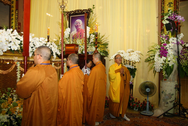 Chùm ảnh: Các đoàn viếng tang lễ HT. Thích Minh Châu - Chiều 06/09/2012